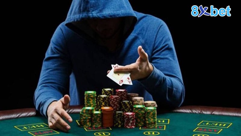 Chơi Poker 8XBet như chuyên gia với cách chơi đơn giản và chi tiết 4 Kinh nghiệm chơi Poker đỉnh cao từ các chuyên gia